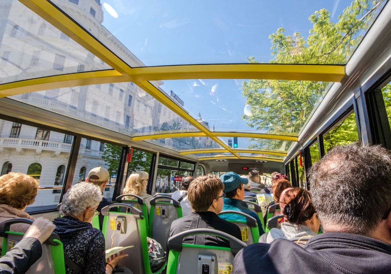 Met een hop on hop off bus met kinderen door Wenen Met een hop on hop off bus Wenen met kinderen