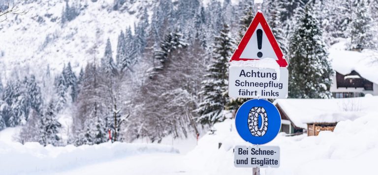Sneeuwkettingen of sneeuwsokken