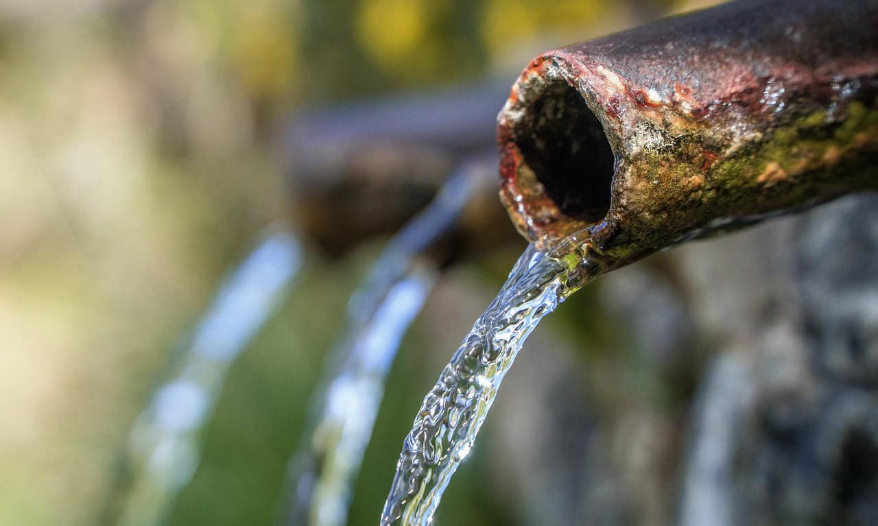 water in de bergen drinken