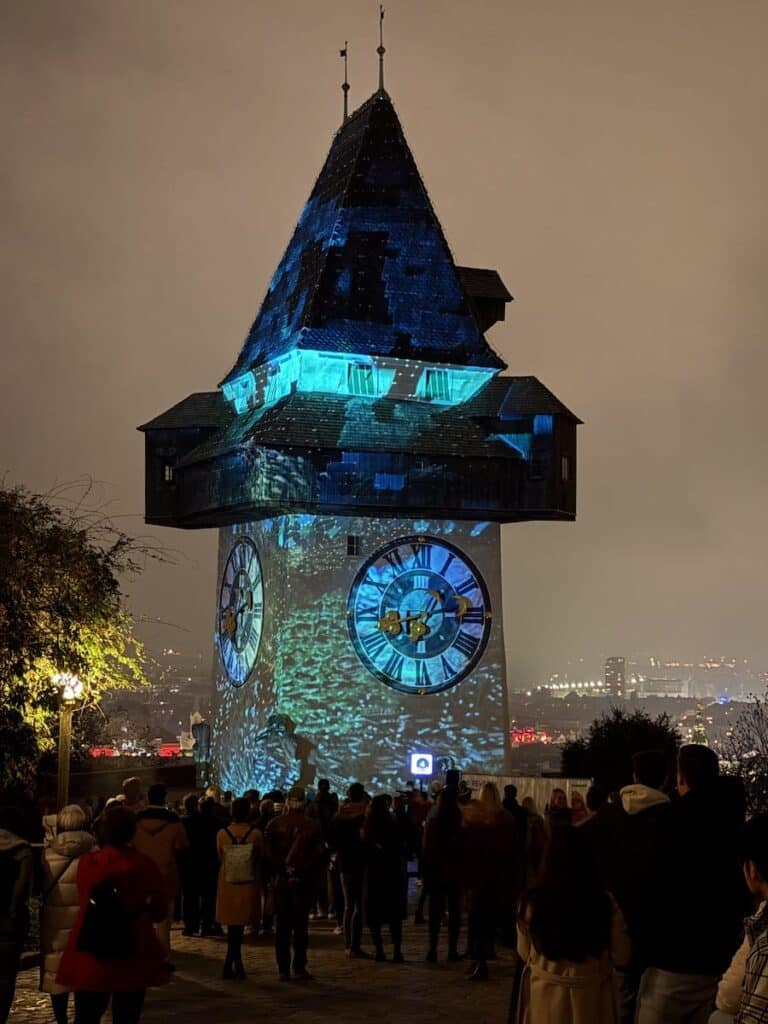 Graz, stad van contrast en cultuur Klanglicht - licht en geluid festival in Graz - Schlossberg Uhrturm