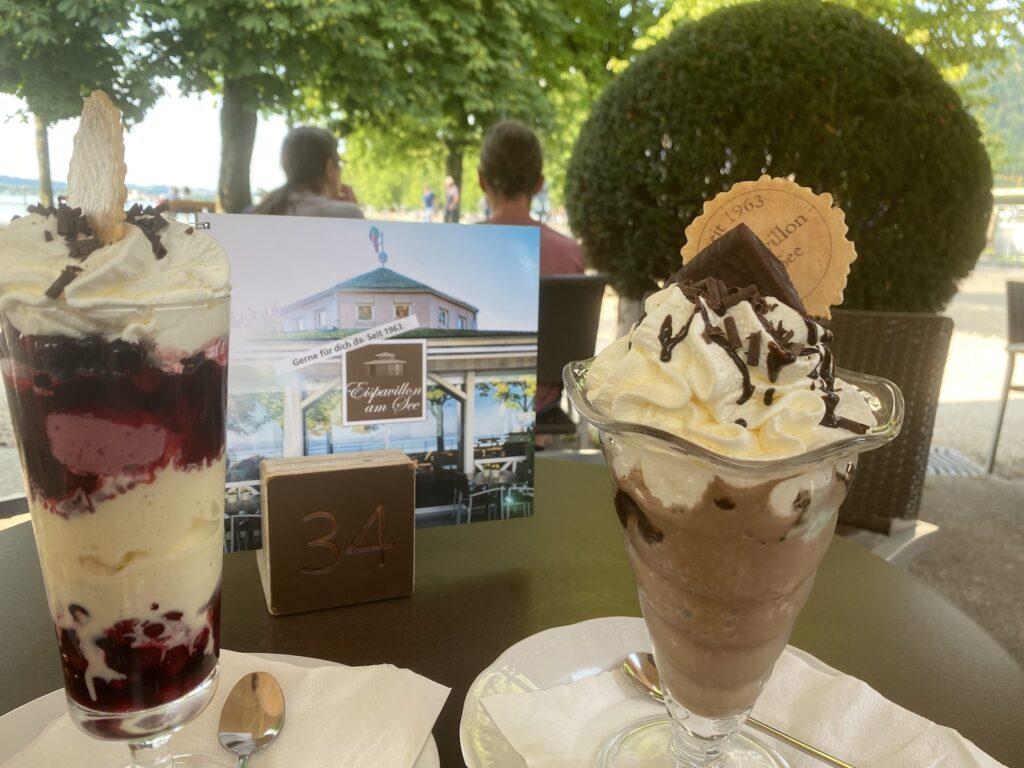 In juli is het altijd tijd voor een lekker ijsje.  De beste reistijd en het weer in juli in Oostenrijk