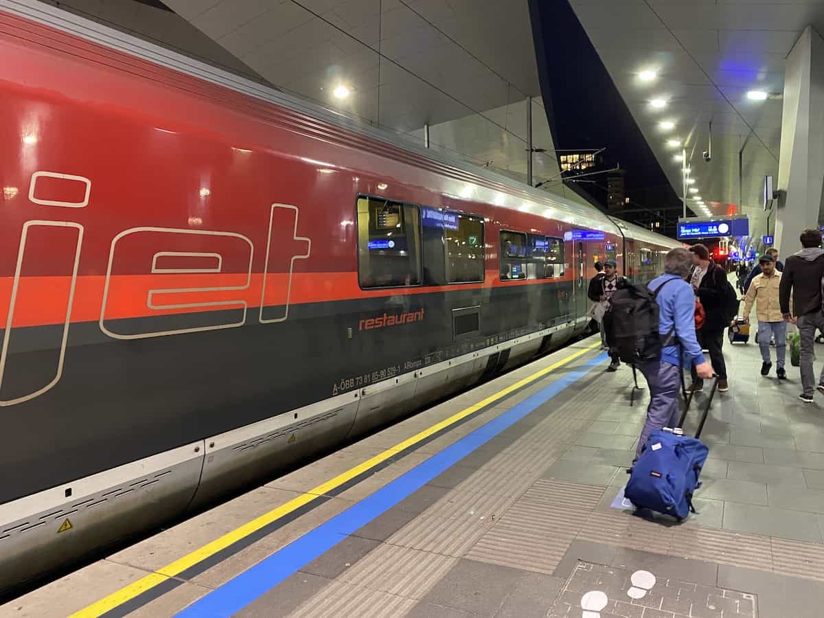 Met de trein naar Innsbruck is een duurzame en comfortabele optie Met de trein naar Innsbruck is een duurzame en comfortabele optie