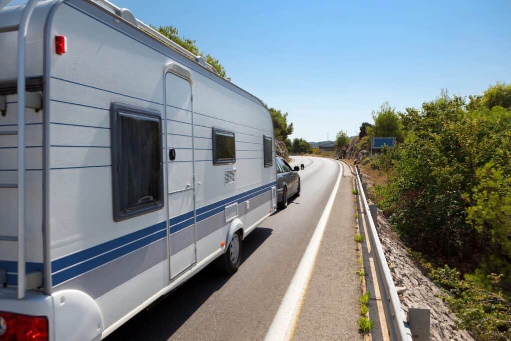 Hoe hard mag je rijden met een caravan in Oostenrijk?