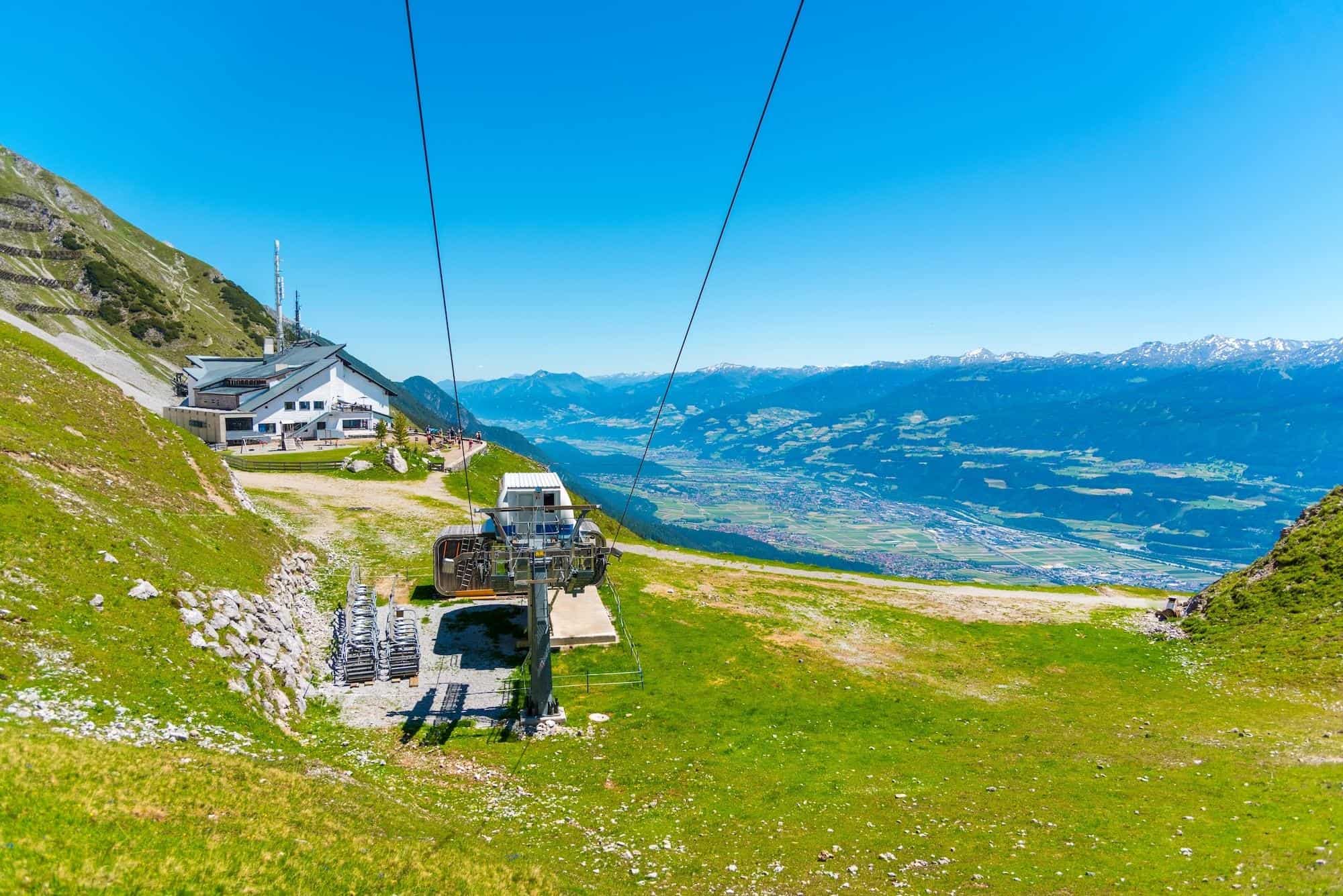 Wandelen in de omgeving van innsbruck in de zomer innsbruck in de zomer