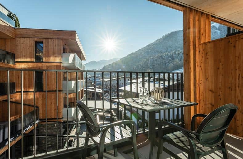 Alpenparks-taxacher-1 Alpenparks Taxacher - balkon