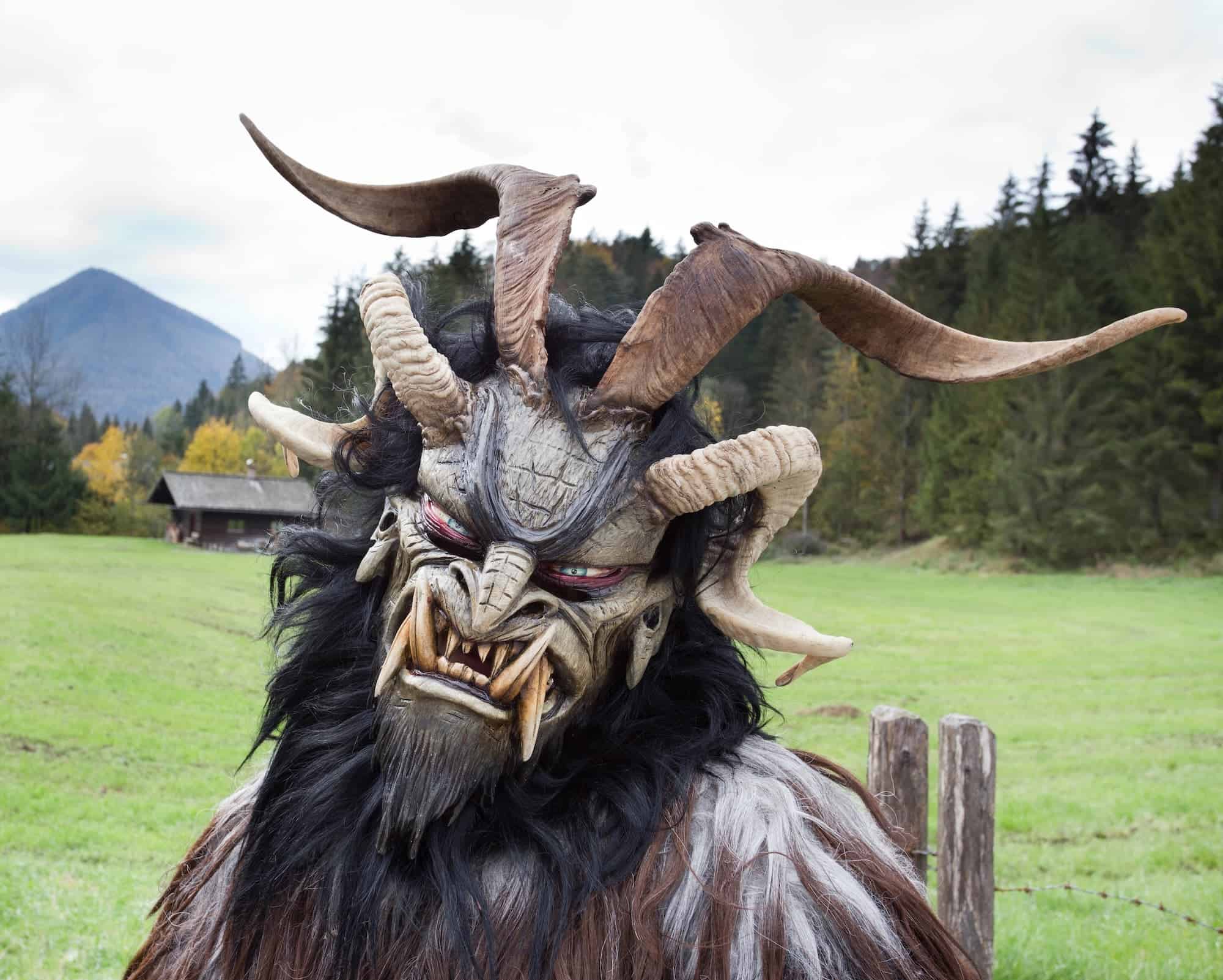 Handgesneden houten Krampusmasker uit Tirol