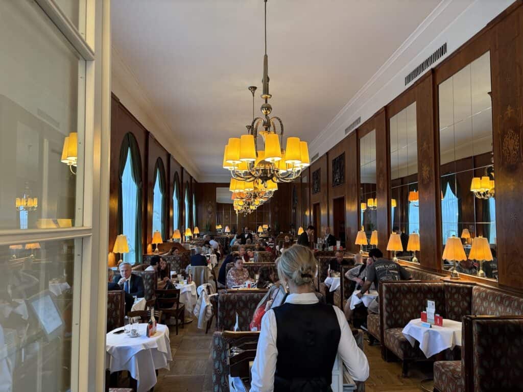 Vijf Weense cafés waar ik steeds terugkom Cafe Landtmann Wenen