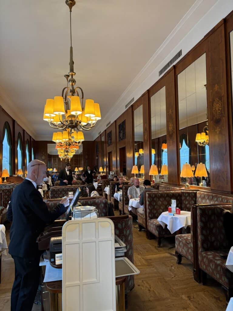 Vijf Weense cafés waar ik steeds terugkom Cafe Landtmann Wenen