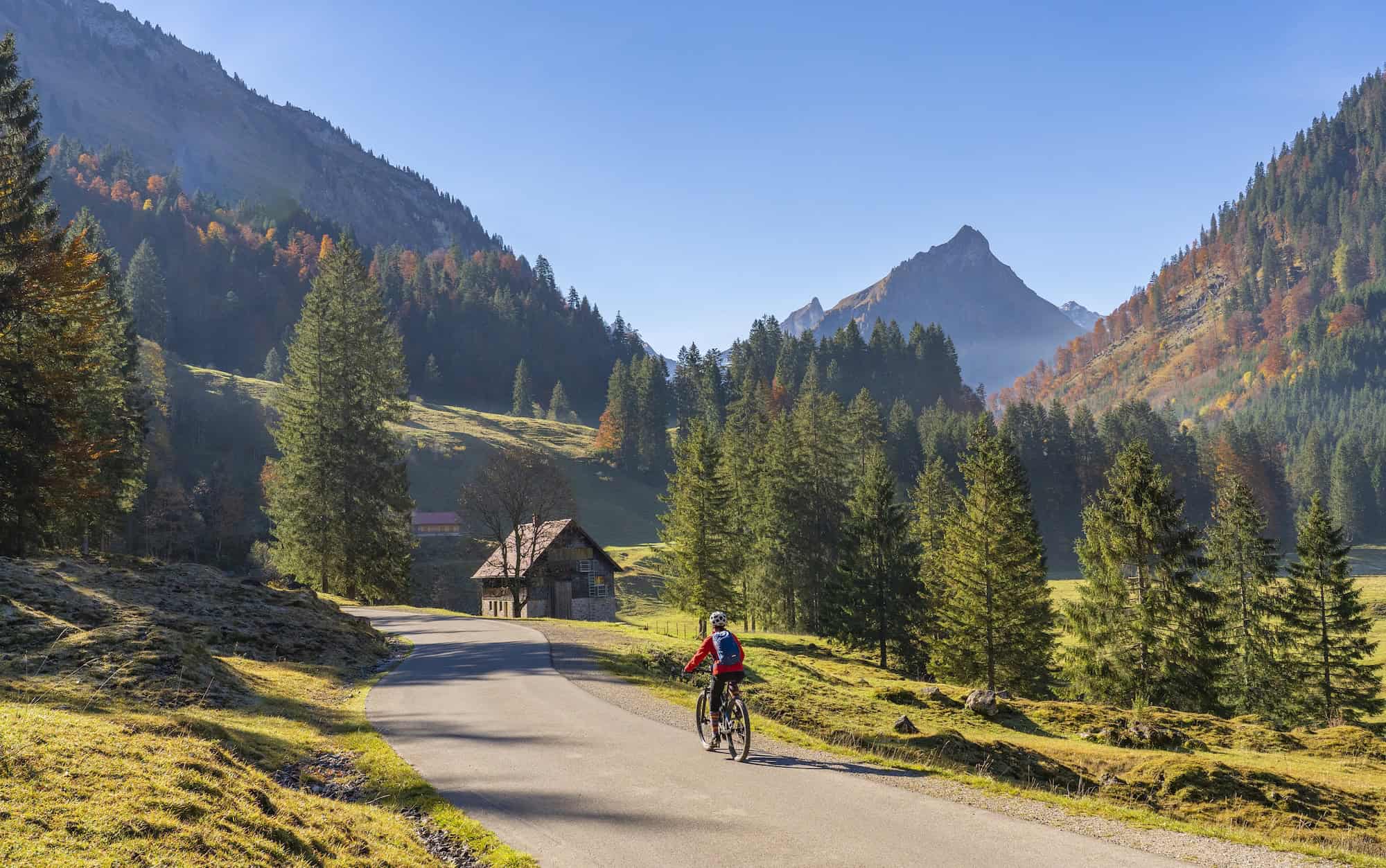 Alpe-adria-radweg-dp_842592626 Fietsroutes in Oostenrijk: van de Donau tot de Alpen
