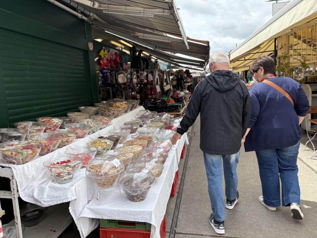 Wiener Naschmarkt proeven proeven en nog eens proeven