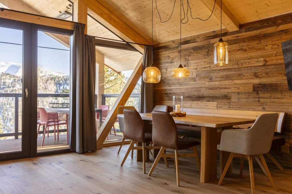 Naturchalets Turracher Höhe van ALPS RESORTS Naturchalets - Turracher Höhe - eetkamer